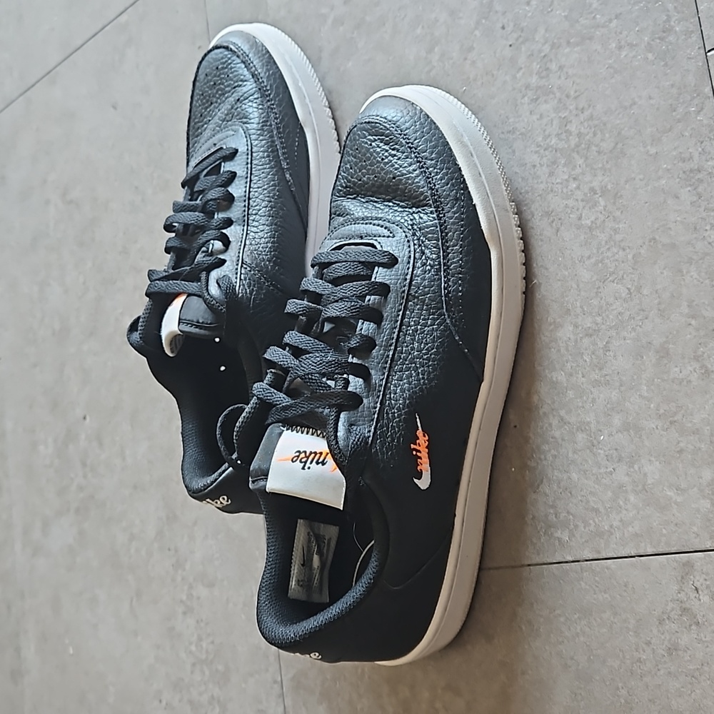 Nike Women's Court Vintage Premium